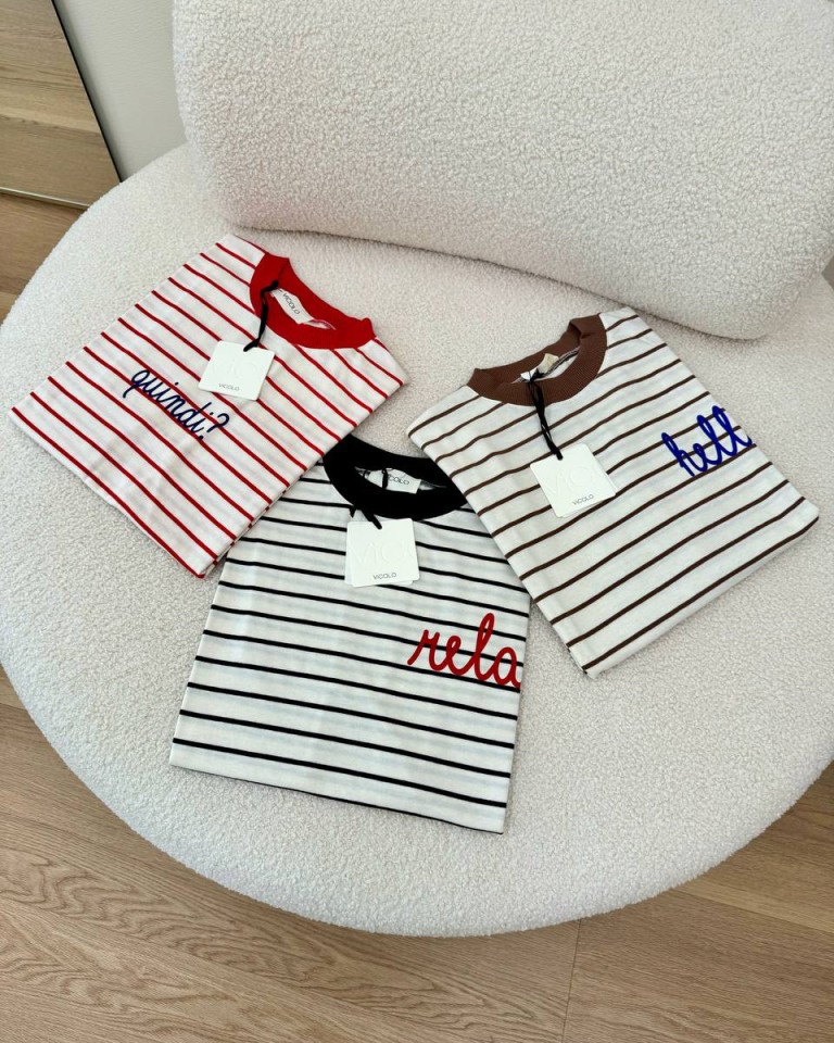 T-shirt righe rosse scritta "quindi?" Vicolo Shop Online T-shirt righe rosse scritta "quindi?" Vicolo