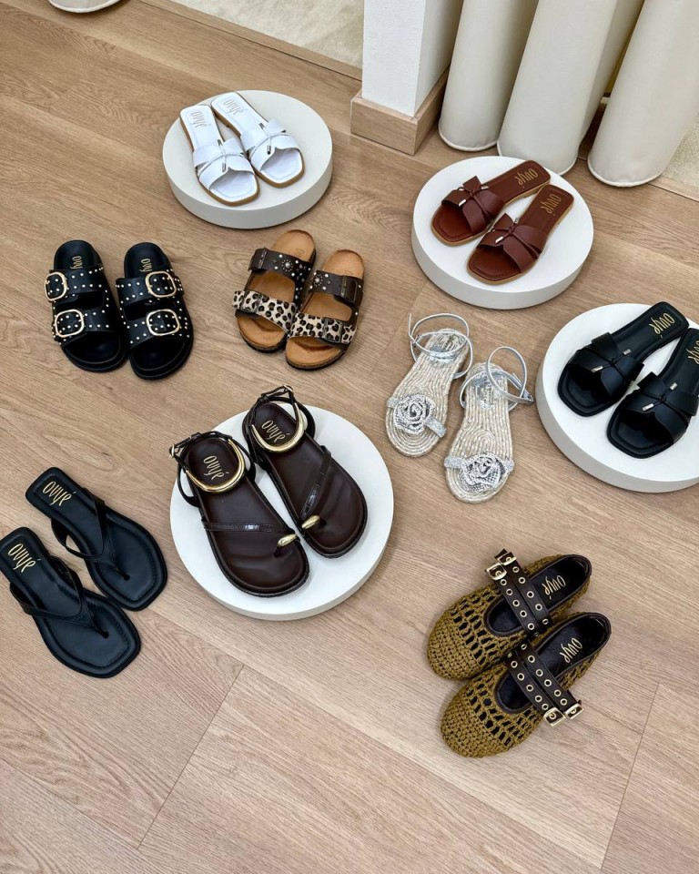 Sandalo nappa nero con borchie oro Ovyè Shop Online Sandalo nappa nero con borchie oro Ovyè