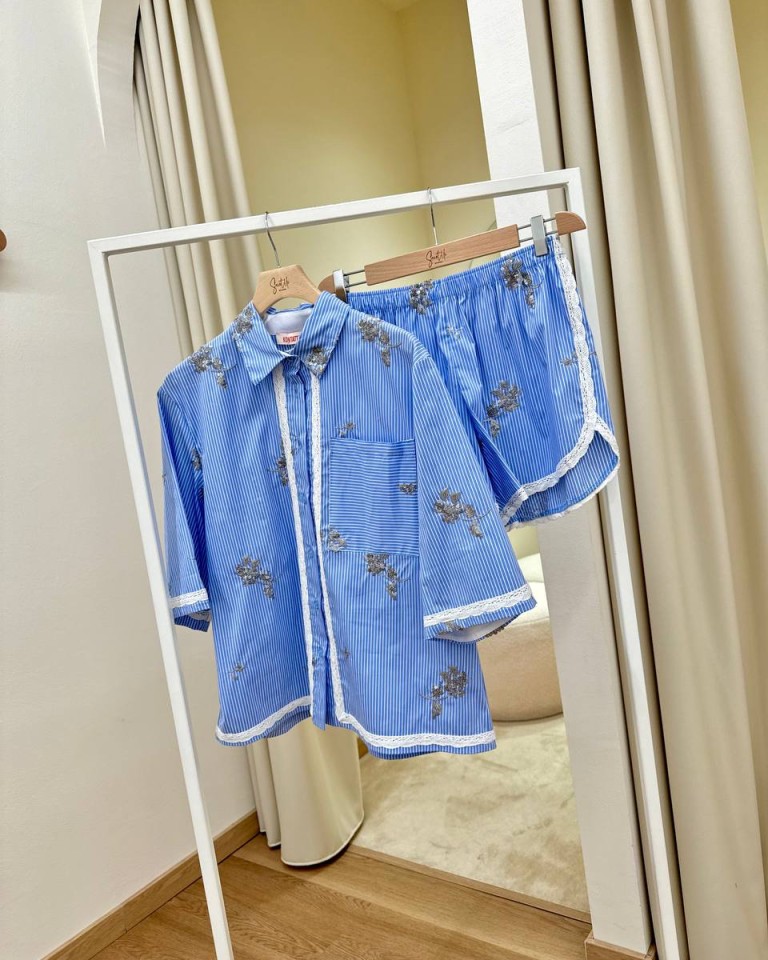 Camicia righe celeste ricami paillettes Kontatto Shop Online Camicia righe celeste ricami paillettes Kontatto