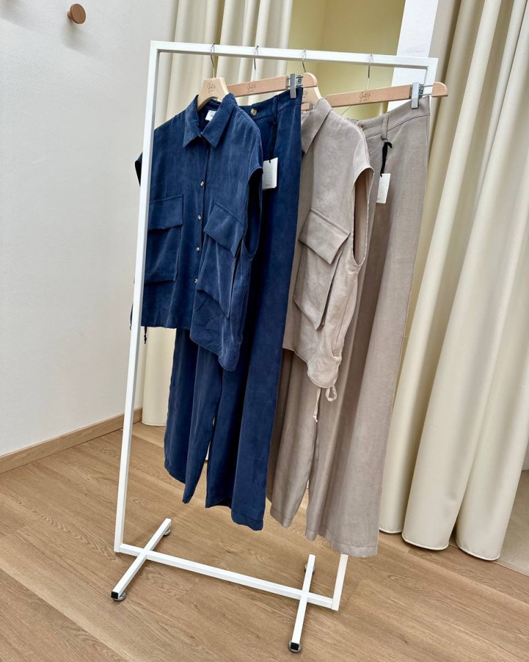 Camicia fluida smanicata lyocell sabbia Vicolo Shop Online Camicia fluida smanicata lyocell sabbia Vicolo