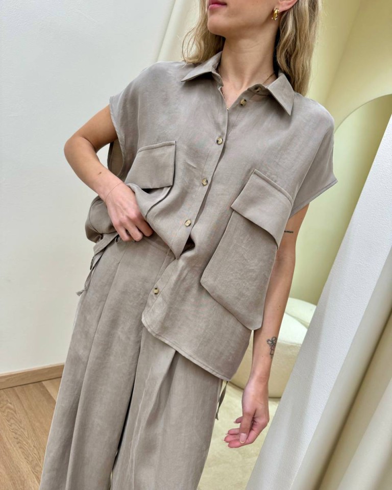 Camicia fluida smanicata lyocell sabbia Vicolo Shop Online Camicia fluida smanicata lyocell sabbia Vicolo