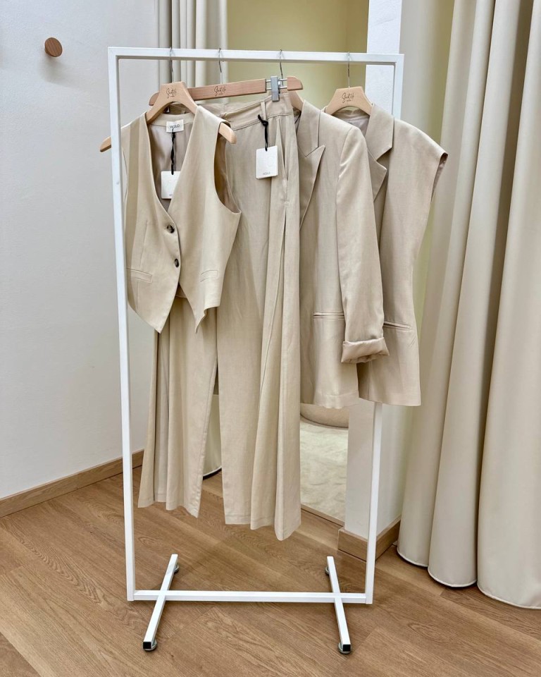 Giacca avvitata manica corta beige Vicolo Shop Online Giacca avvitata manica corta beige Vicolo