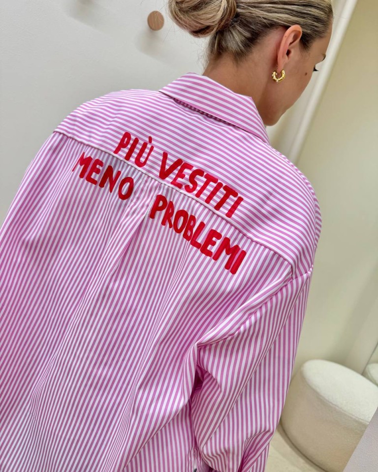 Camicia over righe rosa "Più vestiti meno problemi" Shop Online Camicia over righe rosa "Più vestiti meno problemi"