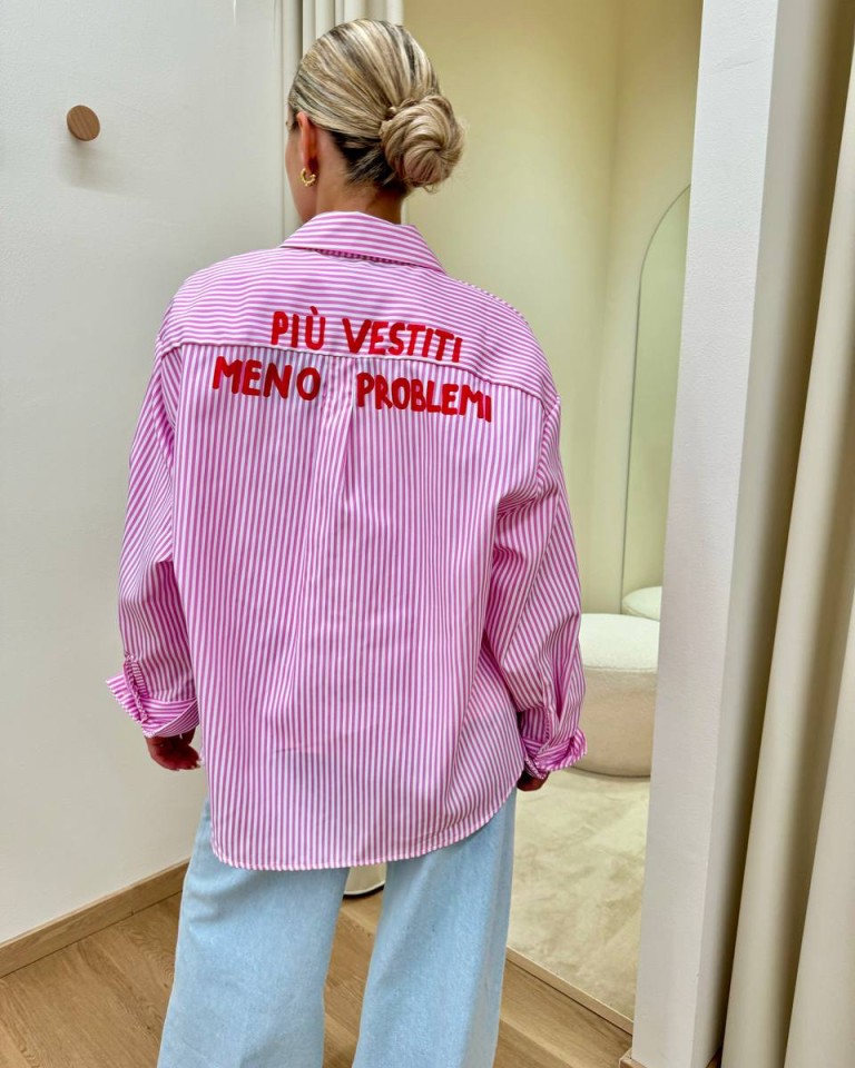 Camicia over righe rosa "Più vestiti meno problemi" Shop Online Camicia over righe rosa "Più vestiti meno problemi"
