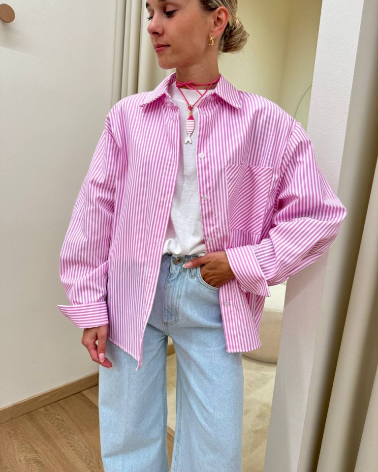 Camicia over righe rosa "Più vestiti meno problemi" Shop Online Camicia over righe rosa "Più vestiti meno problemi"