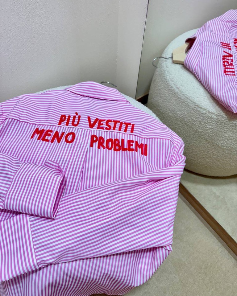 Camicia over righe rosa "Più vestiti meno problemi" Shop Online Camicia over righe rosa "Più vestiti meno problemi"