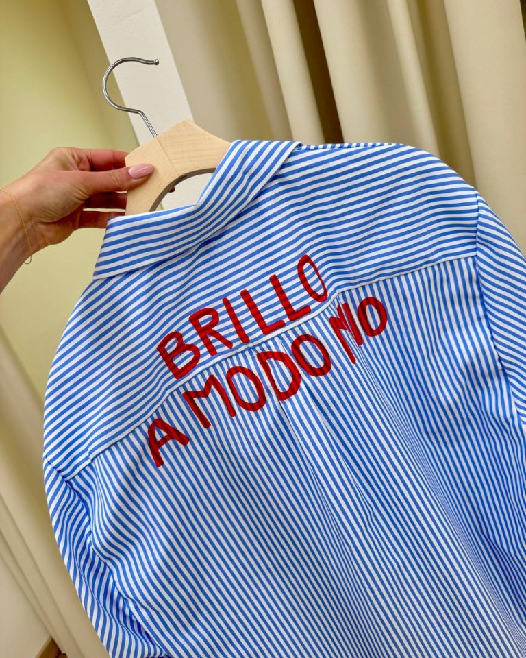 Camicia over righe celesti "Brillo a modo mio" Shop Online Camicia over righe celesti "Brillo a modo mio"