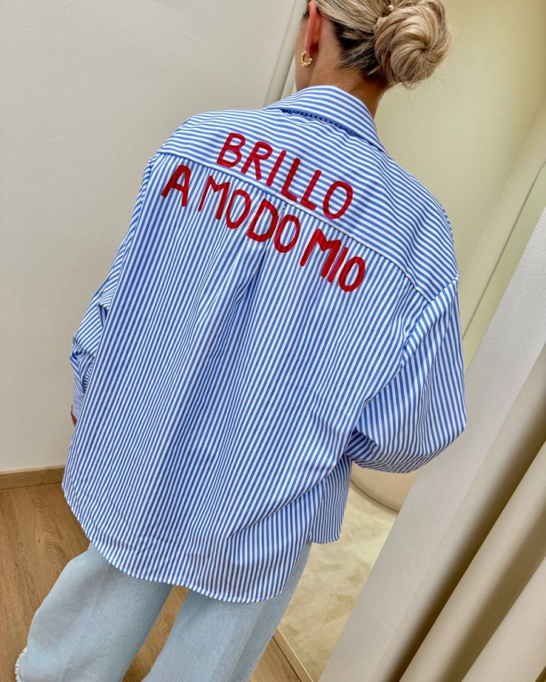 Camicia over righe celesti "Brillo a modo mio" Shop Online Camicia over righe celesti "Brillo a modo mio"
