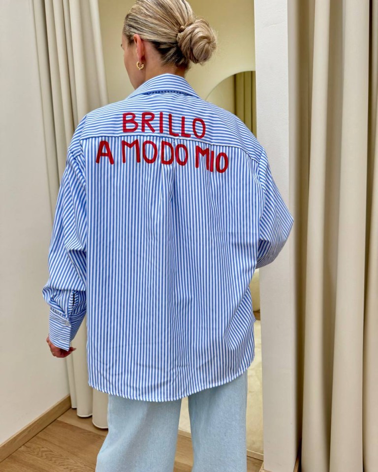 Camicia over righe celesti "Brillo a modo mio" Shop Online Camicia over righe celesti "Brillo a modo mio"