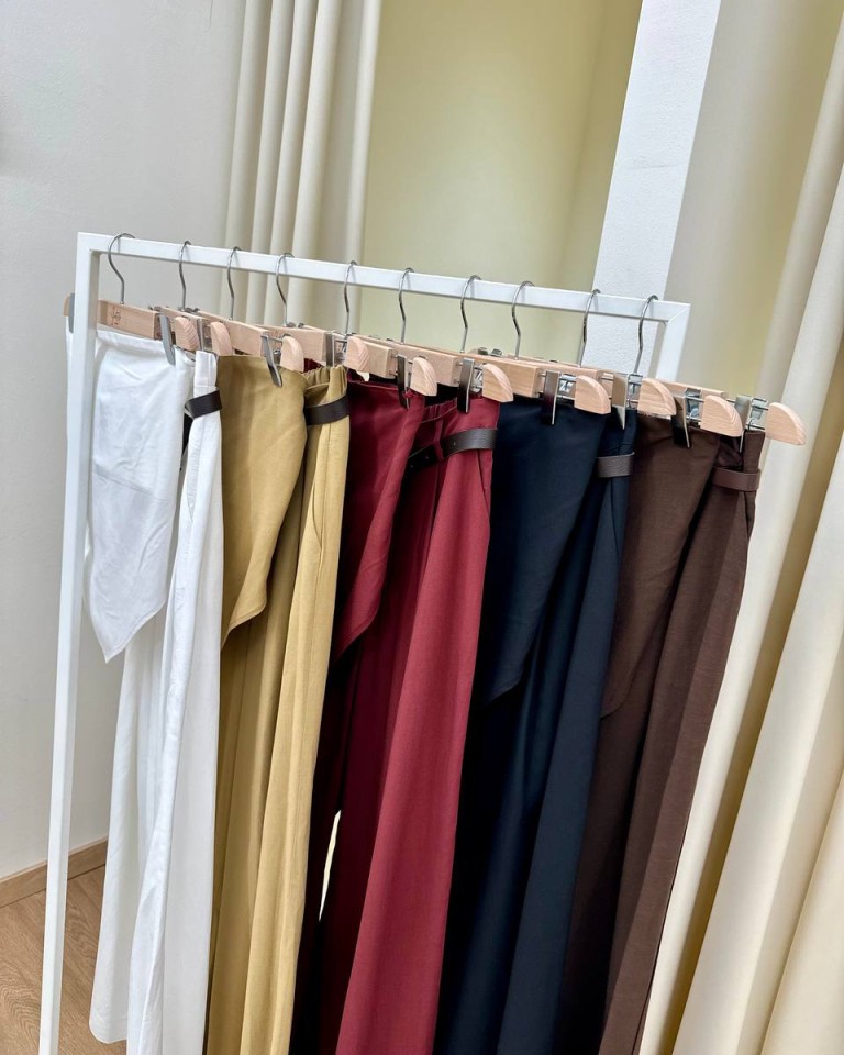 Pantalone con pince e cintura moro HaveOne Shop Online Pantalone con pince e cintura moro HaveOne