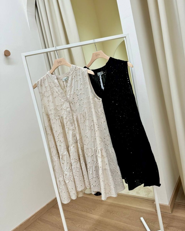 Vestito corto in pizzo sangallo nero Susy Mix Shop Online Vestito corto in pizzo sangallo nero Susy Mix