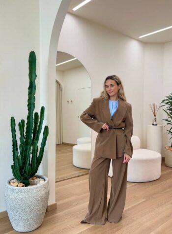 Shop Online SOS Battesimo: Soft Mocha Tailleur!