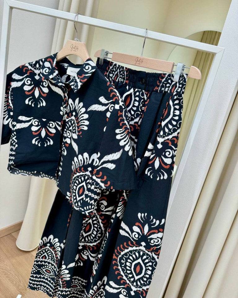Pantalone con pinces fantasia etnica nera e burro Vicolo Shop Online Pantalone con pinces fantasia etnica nera e burro Vicolo