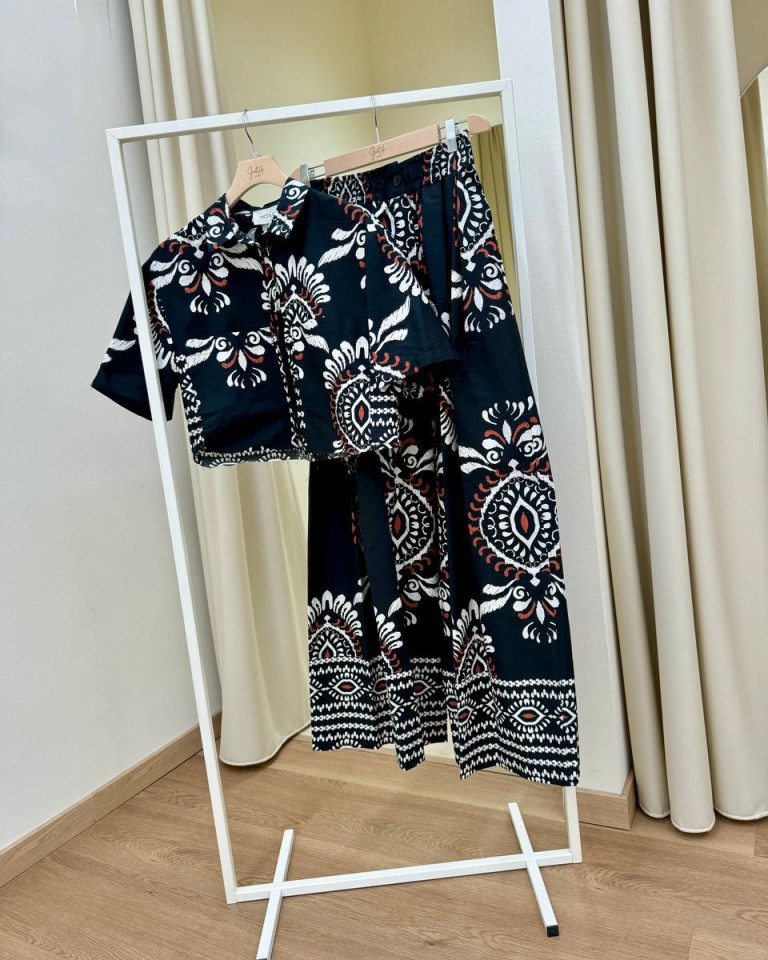 Pantalone con pinces fantasia etnica nera e burro Vicolo Shop Online Pantalone con pinces fantasia etnica nera e burro Vicolo