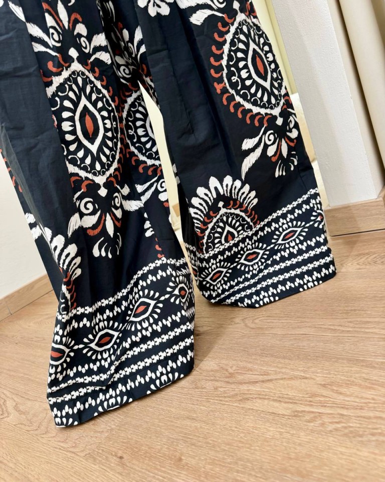 Pantalone con pinces fantasia etnica nera e burro Vicolo Shop Online Pantalone con pinces fantasia etnica nera e burro Vicolo
