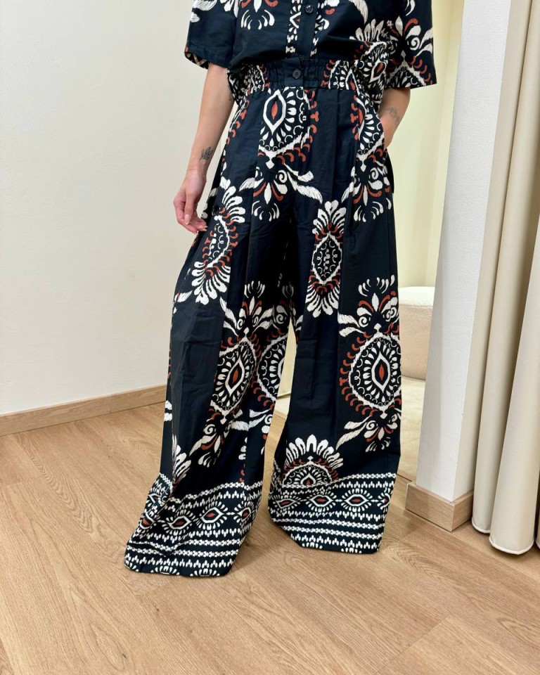 Pantalone con pinces fantasia etnica nera e burro Vicolo Shop Online Pantalone con pinces fantasia etnica nera e burro Vicolo