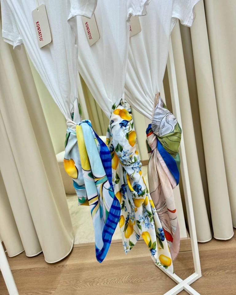 T-shirt con foulard bianca Kontatto Shop Online T-shirt con foulard bianca Kontatto