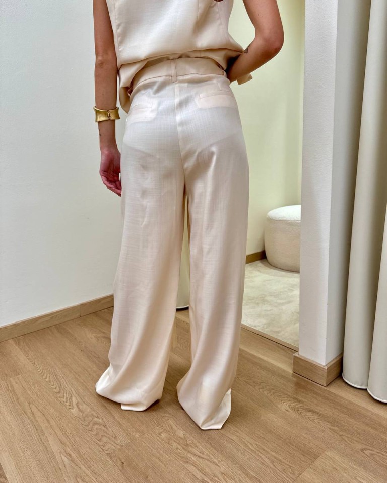Pantalone ampio con pinces burro Vicolo Shop Online Pantalone ampio con pinces burro Vicolo