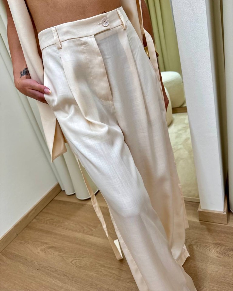 Pantalone ampio con pinces burro Vicolo Shop Online Pantalone ampio con pinces burro Vicolo