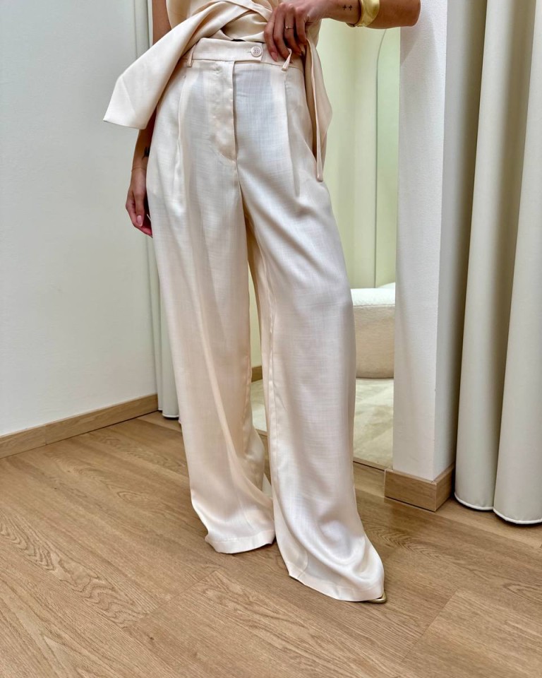 Pantalone ampio con pinces burro Vicolo Shop Online Pantalone ampio con pinces burro Vicolo