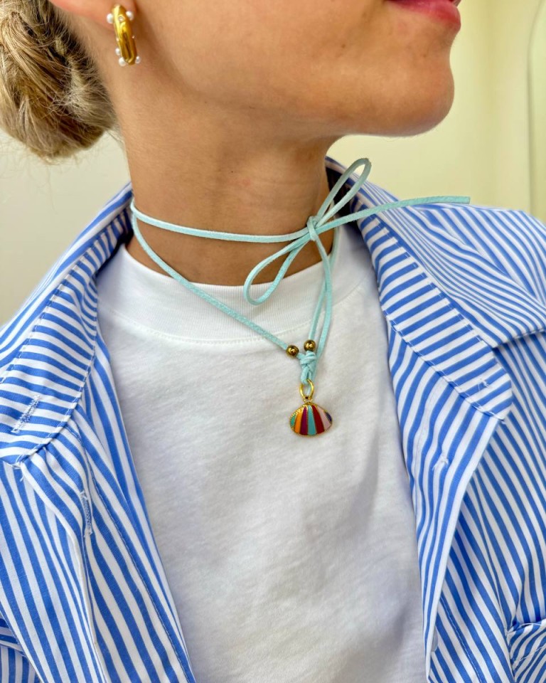 Choker azzurro conchiglia colorata Shop Online Choker azzurro conchiglia colorata