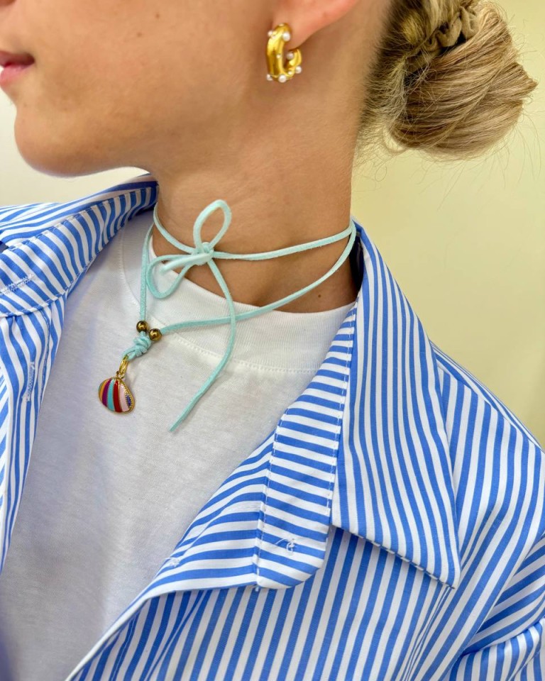 Choker azzurro conchiglia colorata Shop Online Choker azzurro conchiglia colorata