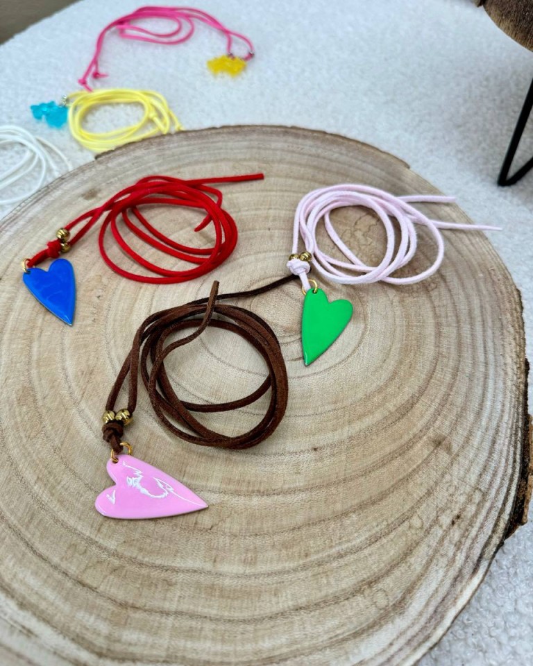 Choker rosso con cuore blu Shop Online Choker rosso con cuore blu