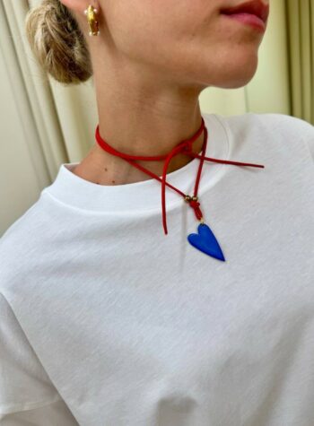 Shop Online Choker rosso con cuore blu