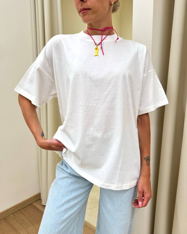T-shirt oversize bianca "Scintille addosso..." Shop Online T-shirt oversize bianca "Scintille addosso..."