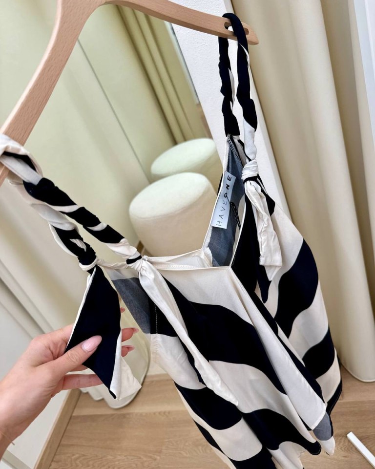 Top svasato con punte righe panna e nere HaveOne Shop Online Top svasato con punte righe panna e nere HaveOne