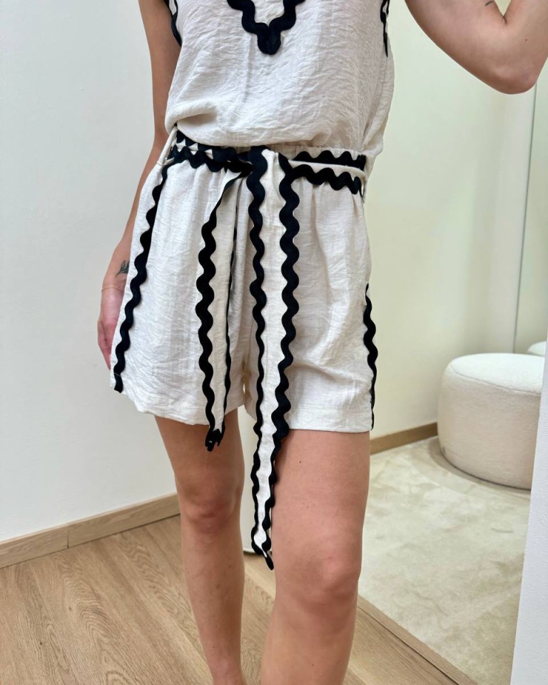 Short panna con bordi ondulati neri HaveOne Shop Online Short panna con bordi ondulati neri HaveOne