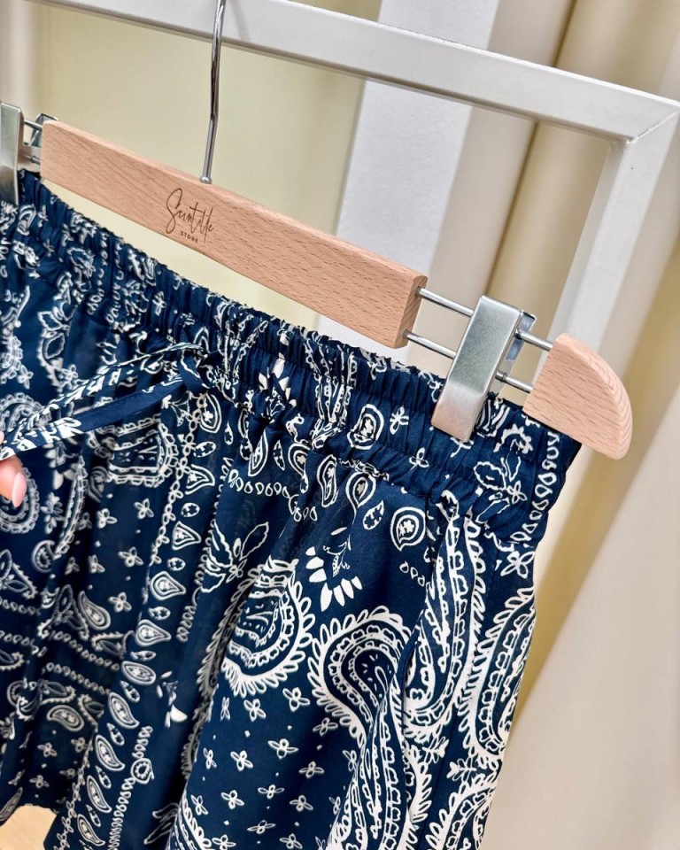 Shorts fantasia bandana blu e bianca Vicolo Shop Online Shorts fantasia bandana blu e bianca Vicolo