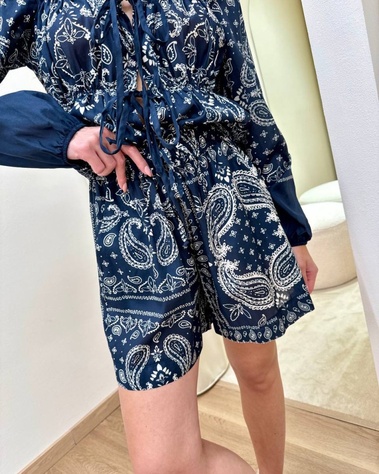 Shorts fantasia bandana blu e bianca Vicolo Shop Online Shorts fantasia bandana blu e bianca Vicolo