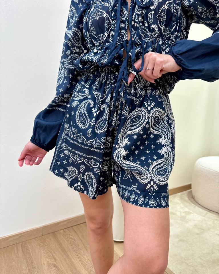 Shorts fantasia bandana blu e bianca Vicolo Shop Online Shorts fantasia bandana blu e bianca Vicolo
