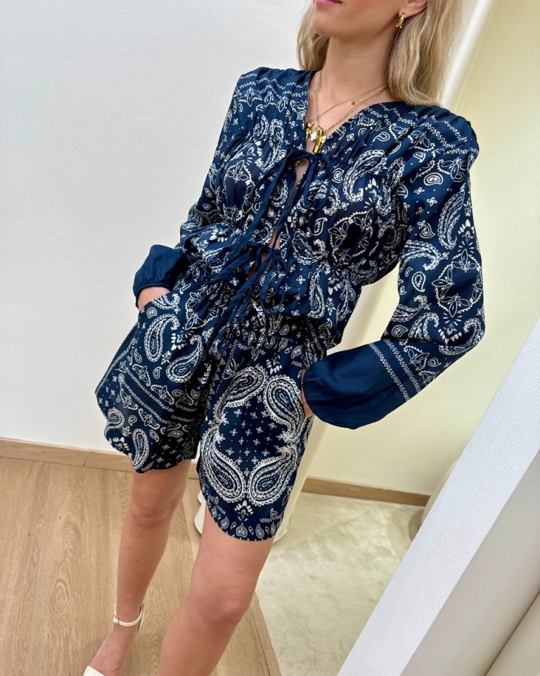 Shorts fantasia bandana blu e bianca Vicolo Shop Online Shorts fantasia bandana blu e bianca Vicolo