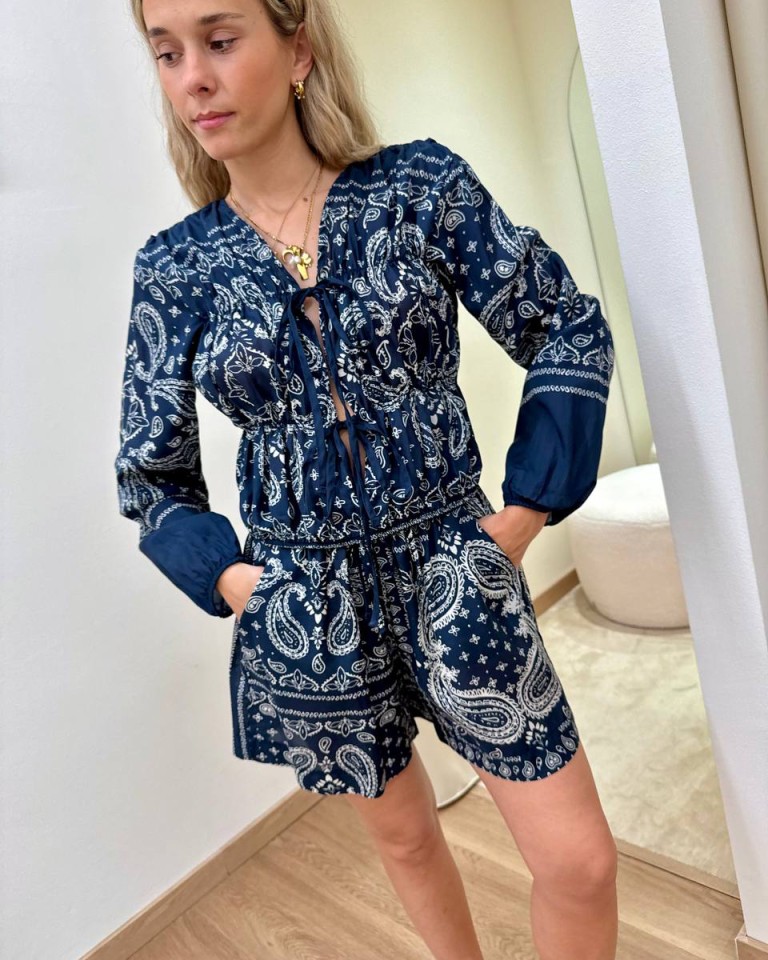 Shorts fantasia bandana blu e bianca Vicolo Shop Online Shorts fantasia bandana blu e bianca Vicolo