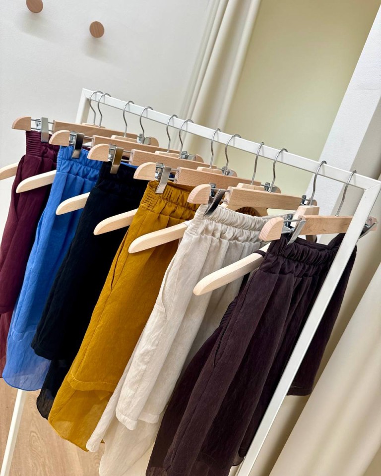 Completo top e shorts bordo plissé ocra Tensione In Shop Online Completo top e shorts bordo plissé ocra Tensione In