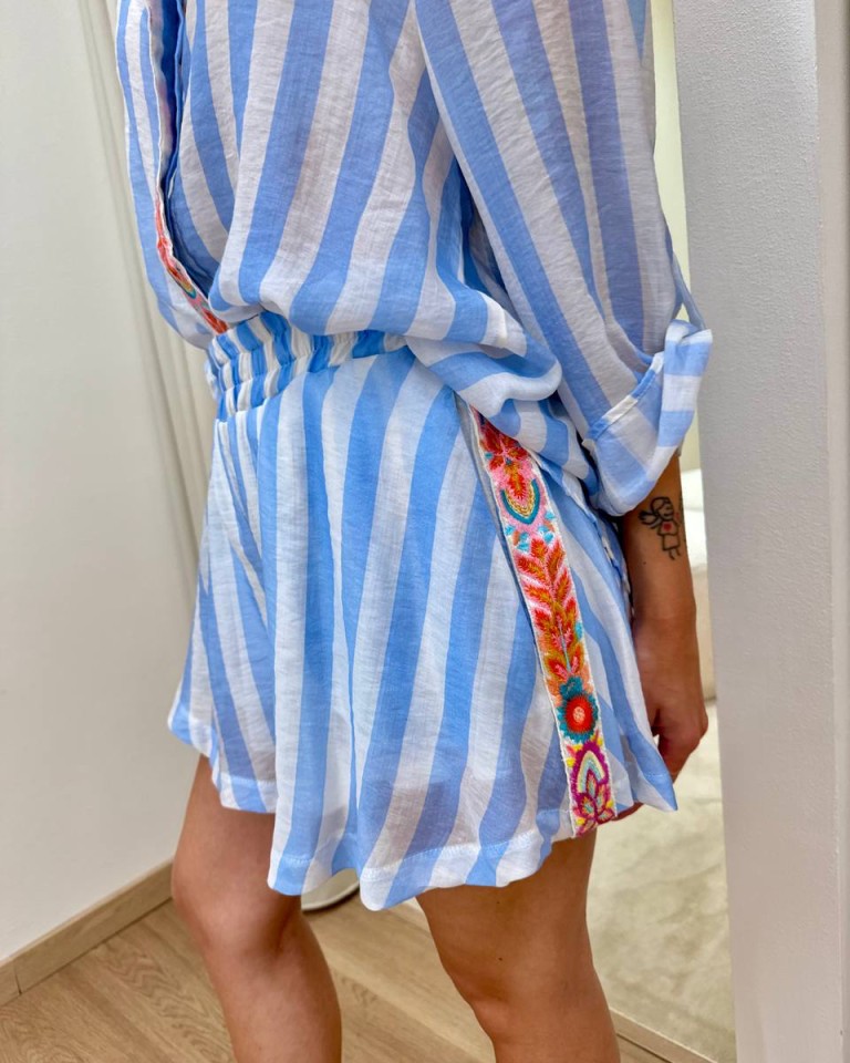 Shorts righe celesti fascia ricamata Tensione In Shop Online Shorts righe celesti fascia ricamata Tensione In