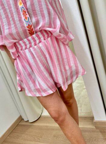 Shop Online Shorts righe rosa fascia ricamata Tensione In