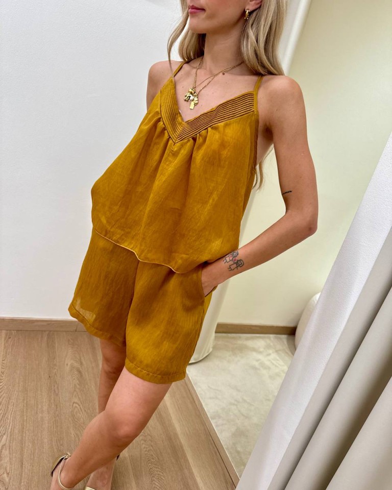 Completo top e shorts bordo plissé ocra Tensione In Shop Online Completo top e shorts bordo plissé ocra Tensione In