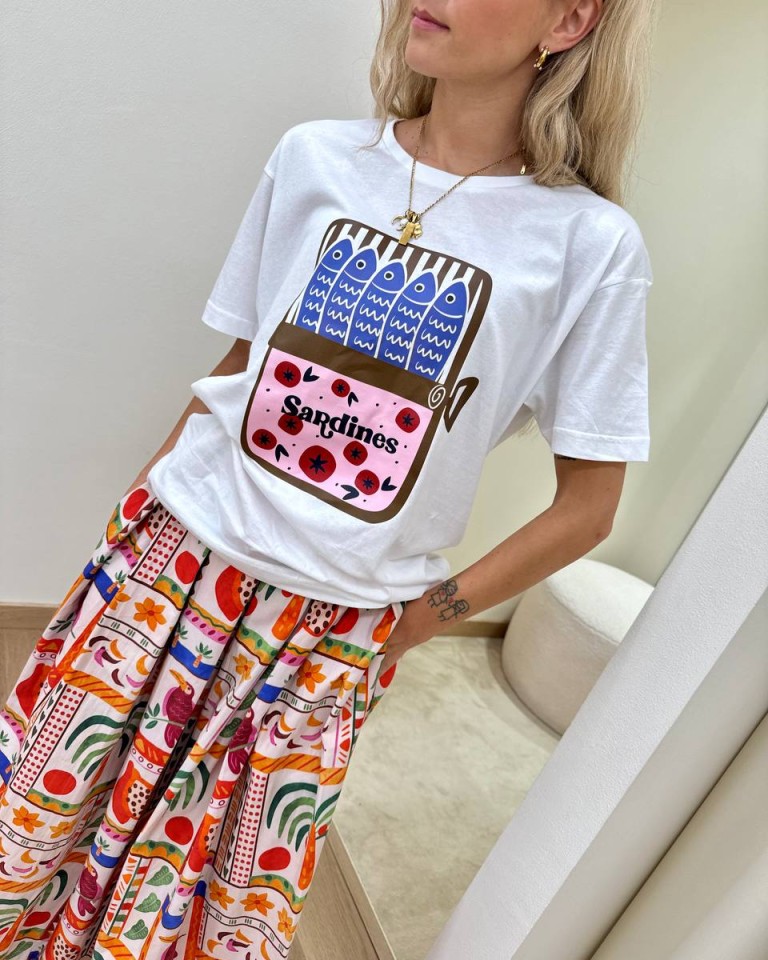 T-shirt over bianca stampa riquadro "Sardines" Souvenir Shop Online T-shirt over bianca stampa riquadro "Sardines" Souvenir