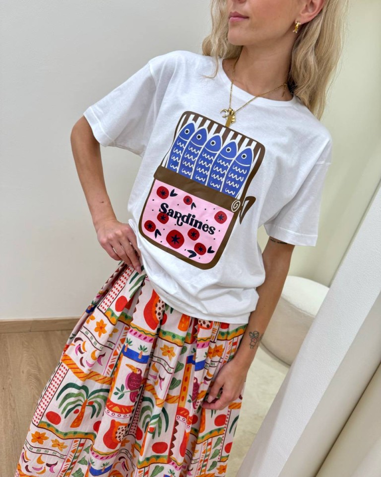 T-shirt over bianca stampa riquadro "Sardines" Souvenir Shop Online T-shirt over bianca stampa riquadro "Sardines" Souvenir