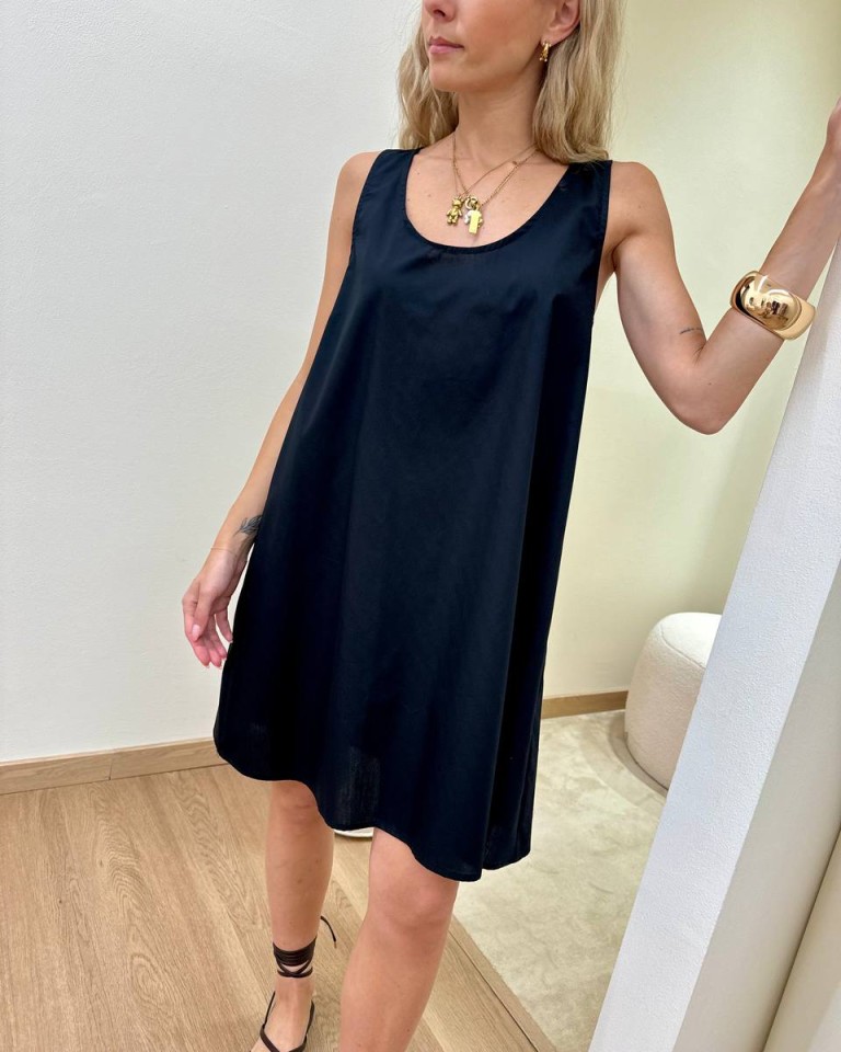 Vestito corto fiocco schiena nero Vicolo Shop Online Vestito corto fiocco schiena nero Vicolo