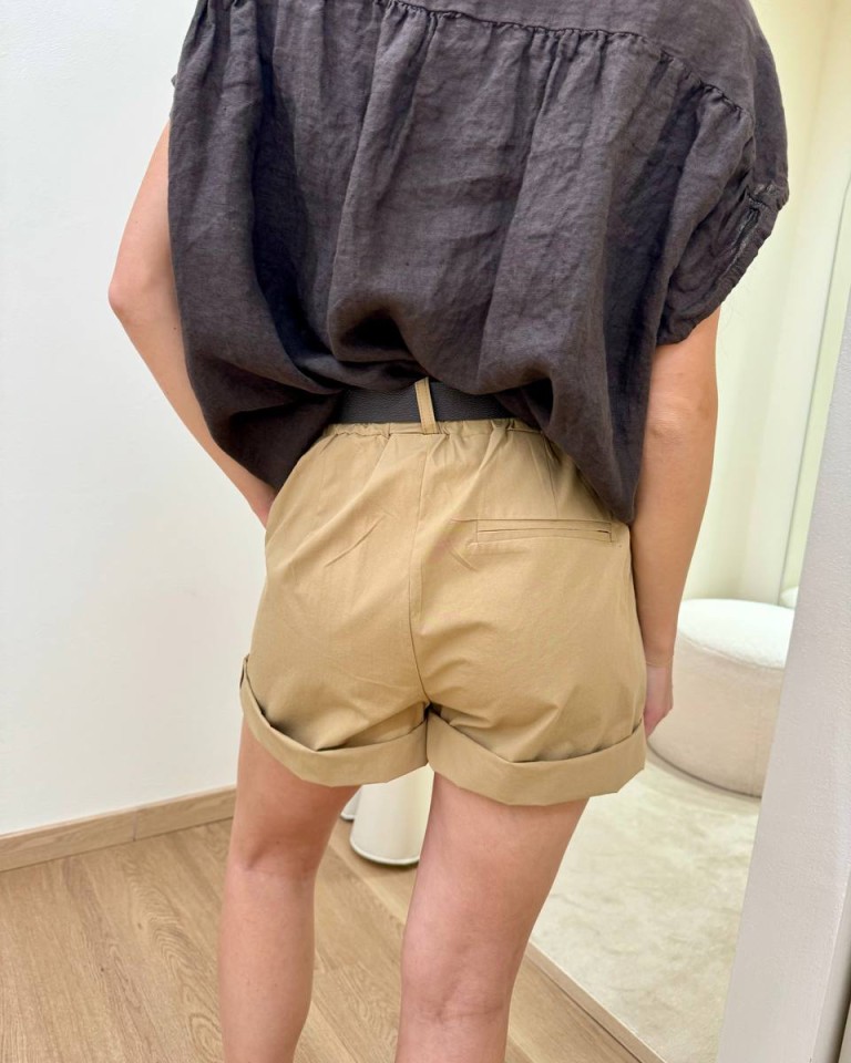 Shorts con cintura e risvolto cammello Susy Mix Shop Online Shorts con cintura e risvolto cammello Susy Mix