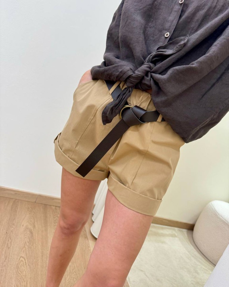 Shorts con cintura e risvolto cammello Susy Mix Shop Online Shorts con cintura e risvolto cammello Susy Mix