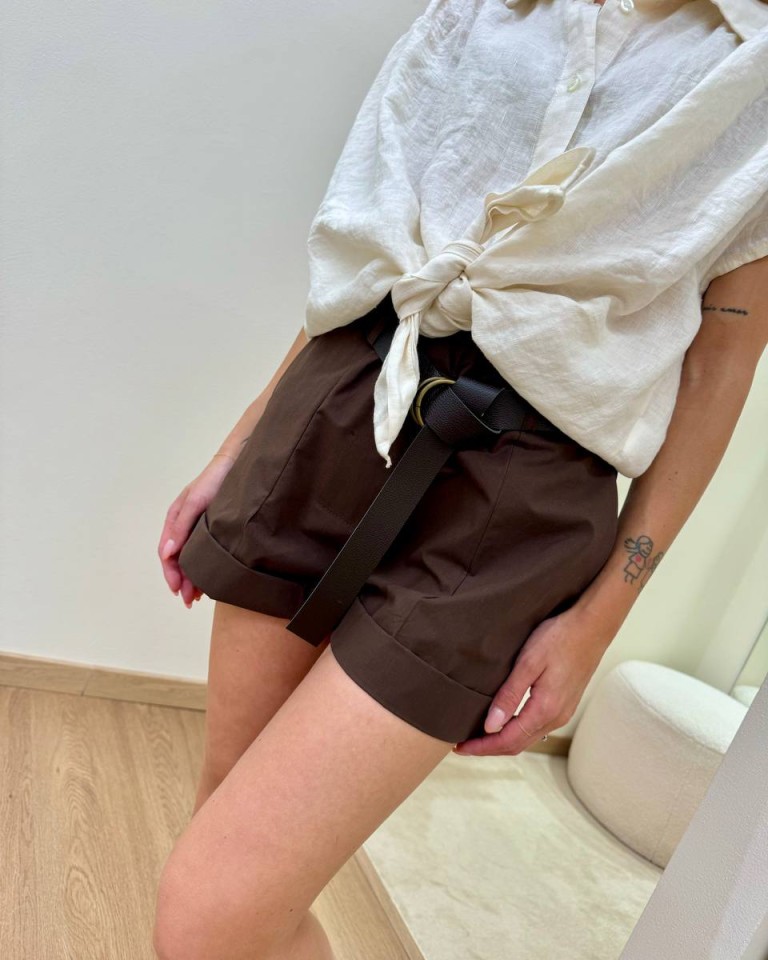 Shorts con cintura e risvolto moro Susy Mix Shop Online Shorts con cintura e risvolto moro Susy Mix