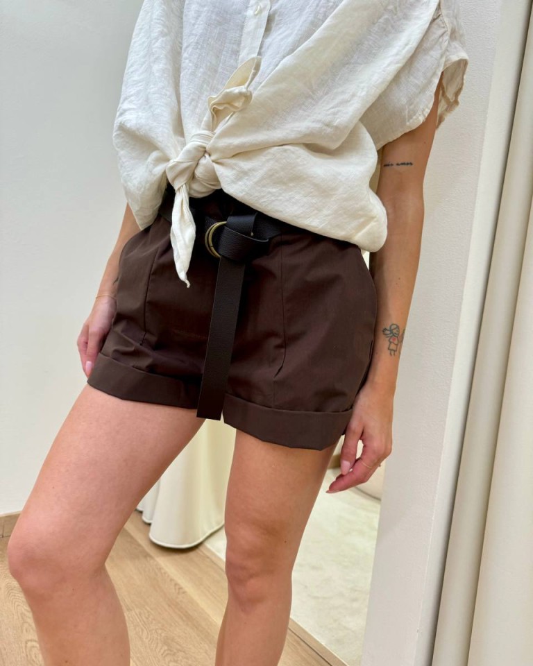 Shorts con cintura e risvolto moro Susy Mix Shop Online Shorts con cintura e risvolto moro Susy Mix