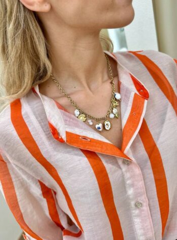 Shop Online Collana dorata charm mix fiori e perle