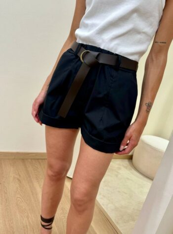 Shop Online Shorts con cintura e risvolto neri Susy Mix