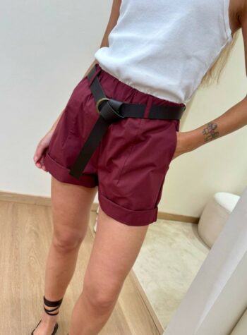 Shop Online Shorts con cintura e risvolto vino Susy Mix